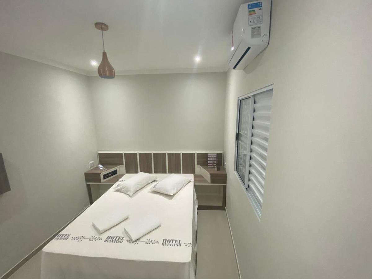 Hotel Quintino - Metro Se -Localizado No Coracao De Sao Paulo Proximo Ao Bras E 25 De Marco Com Estacionamento No Local Gratis Exterior foto A bedroom in a micro apartment